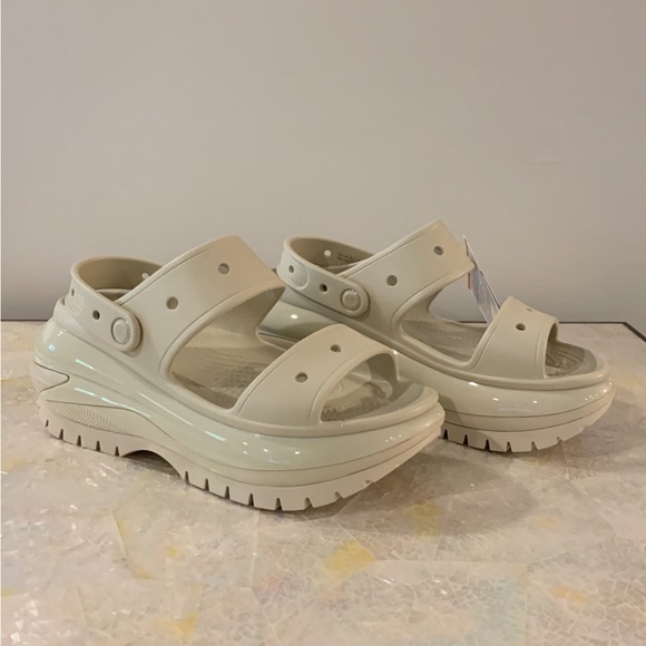 New Crocs Classic Mega Crush Sandal Sandals Bone Women 9 W9 - Picture 3 of 9